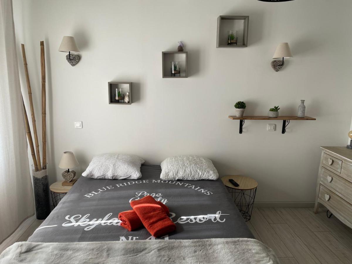 Le Regrimet Avec Parking Gratuit Et Prive Bed & Breakfast Lens-Lestang Exterior photo